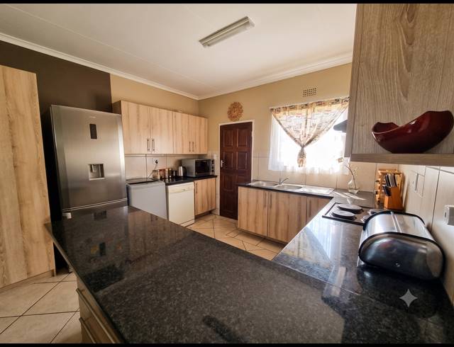 2 BEDROOM TOWNHOUSE FOR SALE IN RIVERSDALE